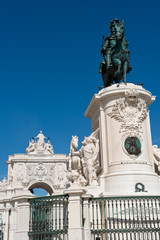 Fototapeta na wymiar Statue of King Jose I and the Triumphal Arch in Lisbon, Portugal