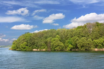 Obraz premium Ufer des Ratzeburger Sees bei Römnitz in Schleswig-Holstein