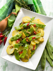 potatoes salad with flat green beans