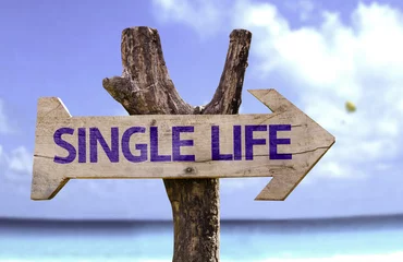 Foto op Plexiglas Single Life wooden sign with a beach on background © gustavofrazao