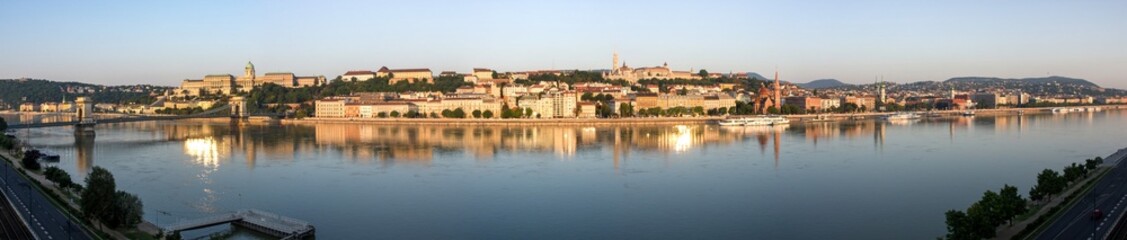 Fototapeta na wymiar Panoramic shot of the morning in Budapest.