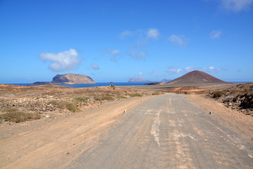 Camino paisajístico en Isla Graciosa ( Lanzarote)