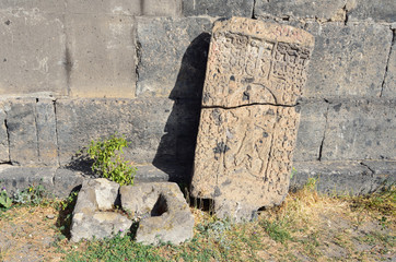 Армения, древний хачкар в монастыре Сагмосаванк