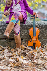 girl play violin