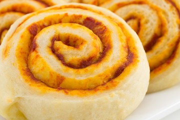 swivels mozzarella with tomato