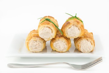 cannoli salati con formaggio e tonno