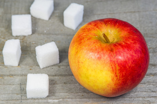 Apfel und W&uuml;rfelzucker