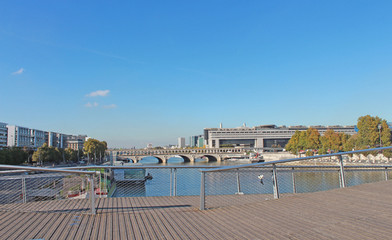 Fototapeta premium Paris passerelle Simone de Beauvoir