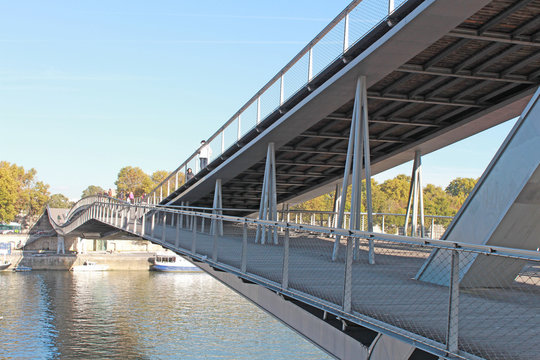 Paris Passerelle Simone De Beauvoir