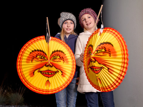 Kids with lamps on St. Martins Day