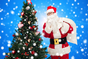 Fototapeta na wymiar santa claus with bag and christmas tree