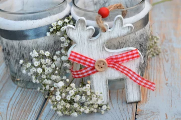 Fototapeten Mooie grijs met witte kerstdecoratie © trinetuzun