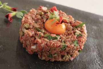 steak tartare with quail egg