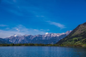 Fototapeta na wymiar Zeller See in Österreich mit Alpenpanorama