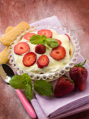 strawberry tiramisu dessert