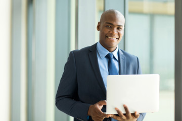 Fototapeta premium african businessman holding laptop