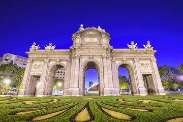 Obraz premium Puerta de Alcala in Madrid, Spain