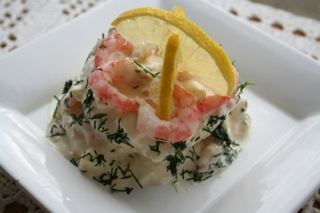 Small sandwich gateau with shrimps