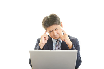 頭痛を訴えるビジネスマン