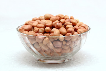 Raw peanuts or arachis