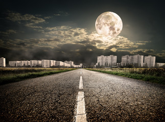 Obraz premium Highway to district under the moon