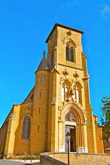 Fototapeta na wymiar église romane theizé beaujolais 1