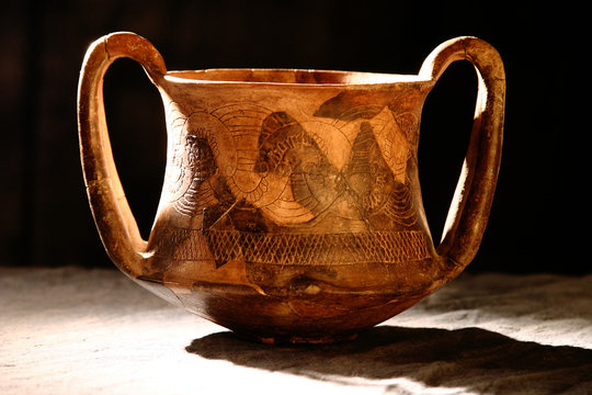 archeologia vasellame ritrovamenti civilt&agrave; degli etruschi