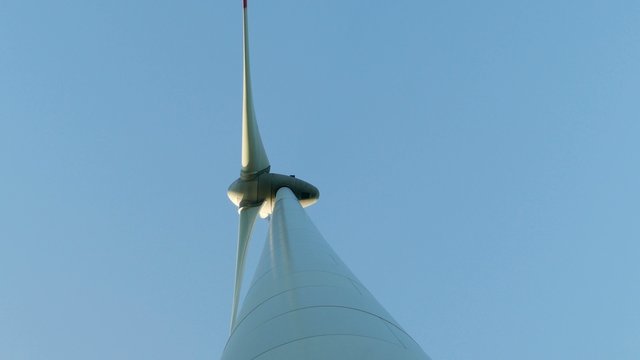 Windwheel-stand and blue Sky, Windrad und blauer Himmel, UHD 4K