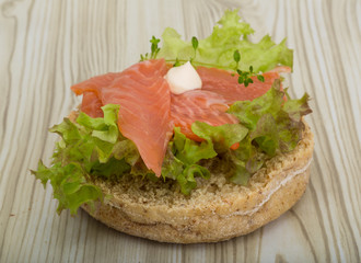 Salmon sandwich with thyme