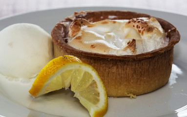 Delicious lemon meringue pie
