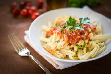 Strozzapreti con salsa di pomodoro, italian pasta