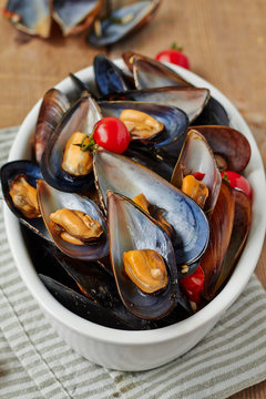 Cooked mussels with cherry tomatoes