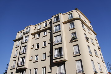 Fototapeta na wymiar Immeuble moderne à Boulogne