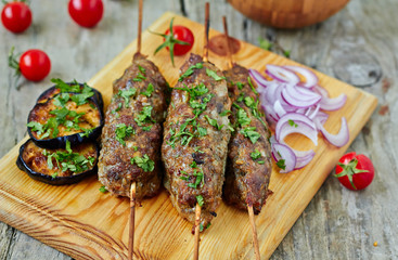 Minced lamb kebab with vegetables