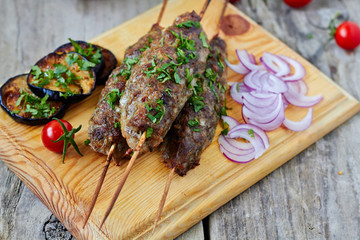 Minced lamb kebab with vegetables
