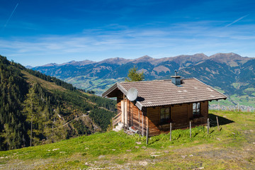 Fototapeta na wymiar farmhouse in the mountains