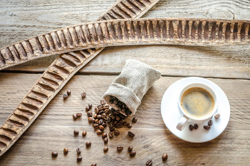 Obraz na płótnie Canvas Cup of coffee with coffee beans