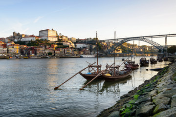 Fototapeta na wymiar Cidade do porto e o seu Rio Douro