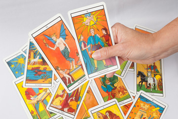 cartes divinatoires d'un jeu de tarot voyance