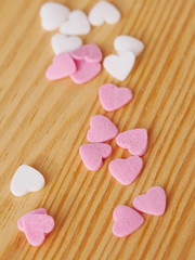 Fototapeta premium candy hearts wood background