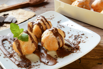 Profiteroles