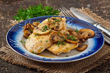 Chicken breast grilled with mushrooms