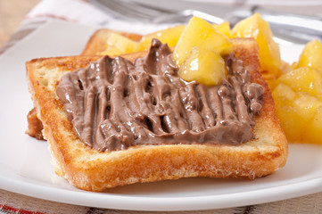 French toast with caramelized apples and chocolate cream 