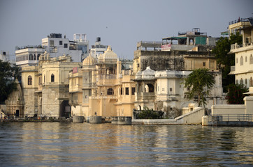 Fototapeta premium Promenade en bateau sur le lac Pichola (Udaipur)