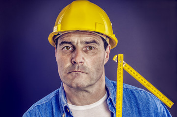 Handwerker mit Zollstock