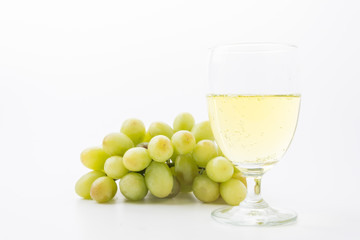 white wine and grapes