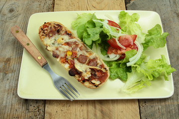 pizza baguette