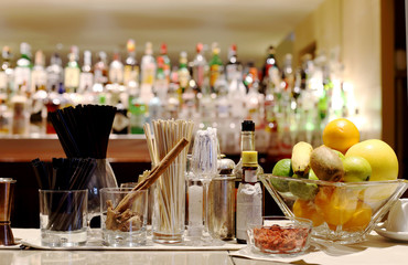 COUNTER BAR WITH BARMAN TOOLS AND FRUITS