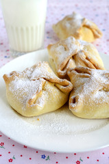 Homemade cakes with cream cheese and icing sugar