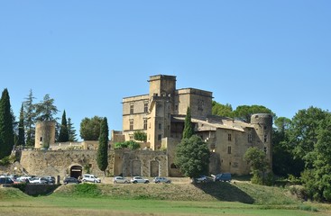Fototapeta na wymiar LOURMARIN (84) : le château